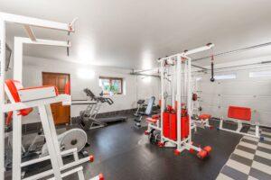 Mehr über den Artikel erfahren Trainieren von zuhause aus: Wie du mit einem Home Gym fit bleibst